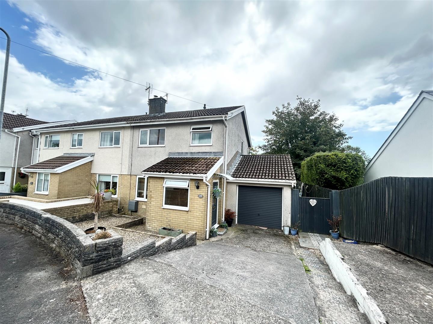 Green Meadow, Cefn Cribwr, Bridgend, CF32 0BJ